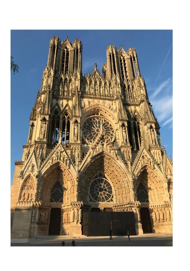 Suite Clovis 7 Reims Bagian luar foto